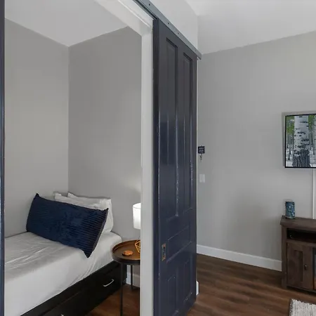 - Steps From The Slopes Hotel