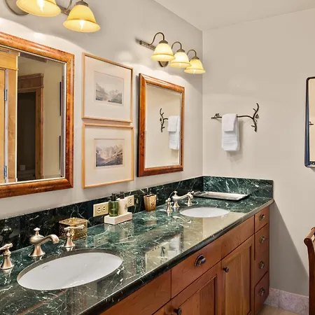 The Bear House On Double - Premier Ski-in-out Location And Amenities Holiday home