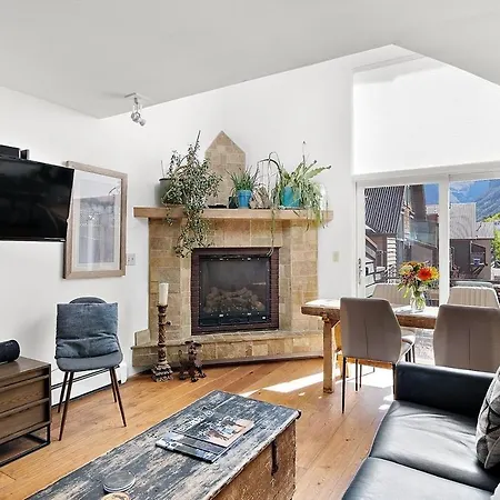 Double Diamond 1 Townhouse *