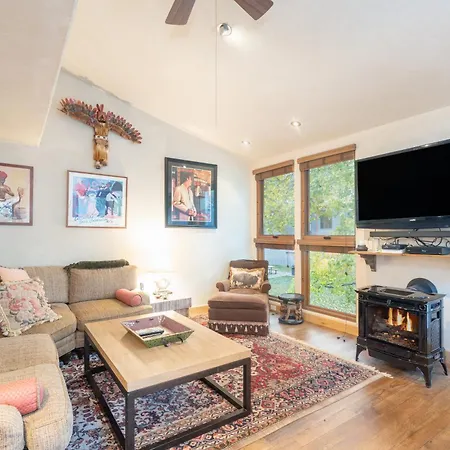 Experience Mountain Views In Spacious 3-bedroom #423 Holiday home *