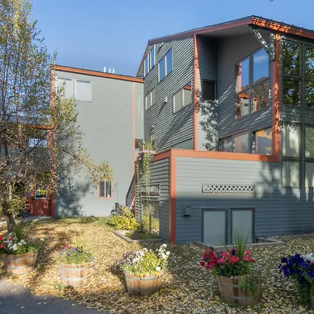 Holiday home Experience Mountain Views In Spacious 3-bedroom #423 *