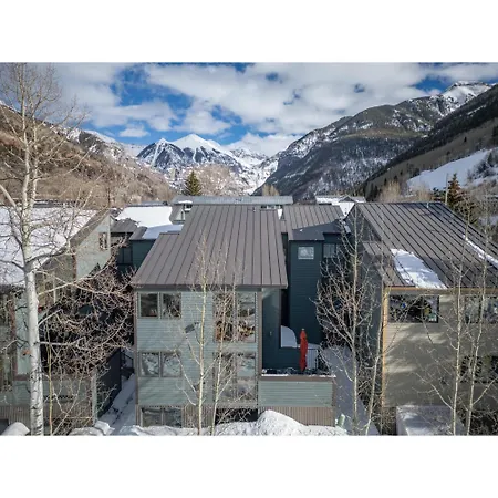 Twin 337 & 338 - Liftside And Hot Tubs Access