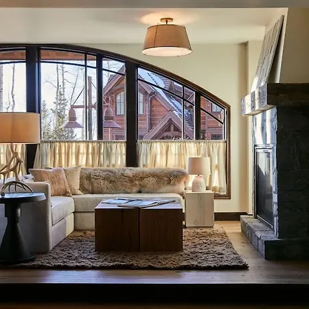 Hotel Madeline And Residences, Collection