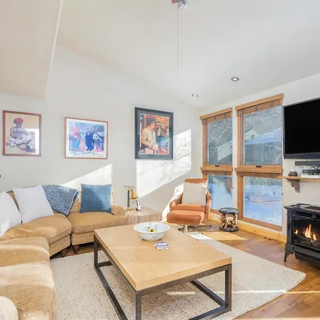 Experience Mountain Views In Spacious 3-bedroom #423 *