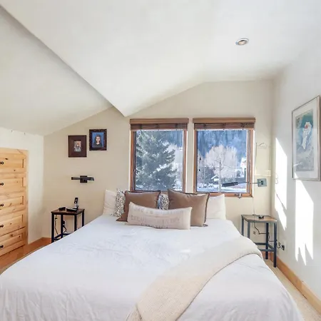 Experience Mountain Views In Spacious 3-bedroom #423