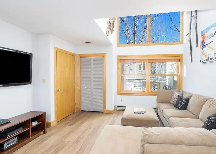Ski In Out Lift 7! Deck, Hot Tub, Garage Parking Condo