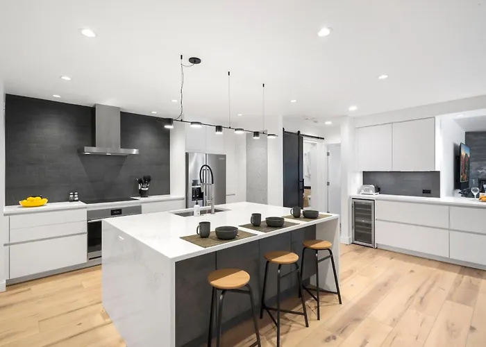 Sunny Condo, Box Canyon Views, Pool & Hot Tub Condo