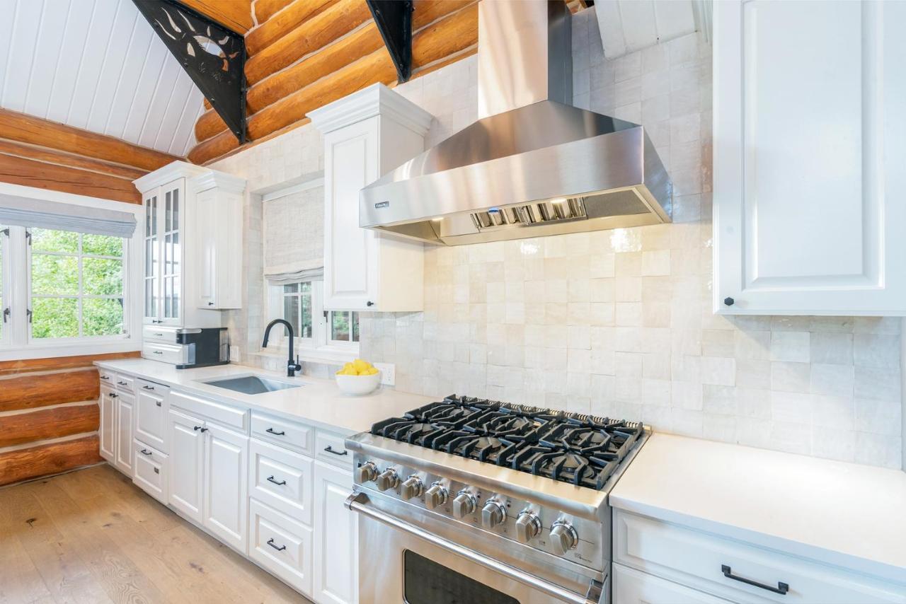 New! Chic European Style Cabin, Short Walk To Holiday home Telluride