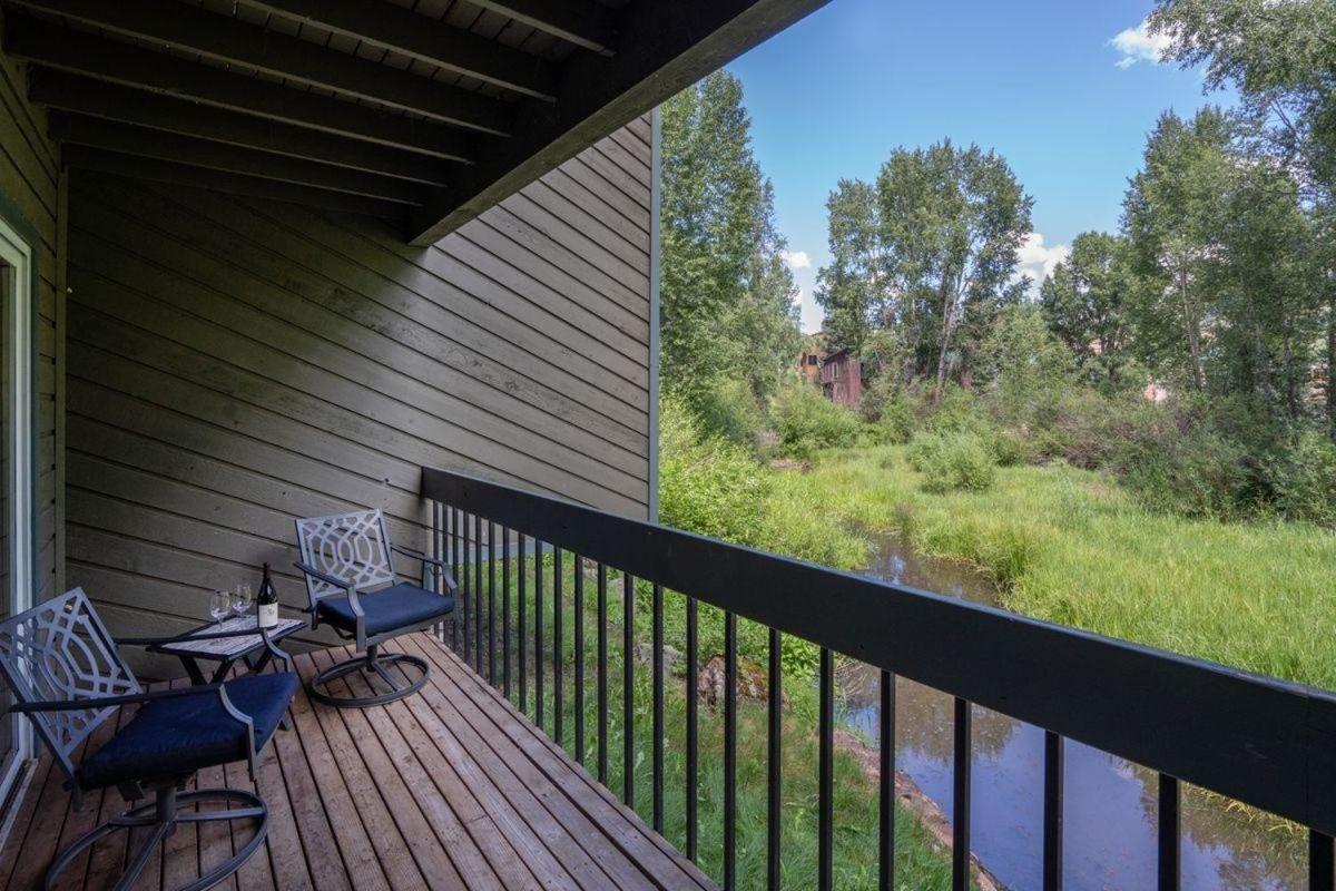 Riverside Dream! Quiet Spot W Deck, 5 Min Walk To Gondola & Main St, Apartment *