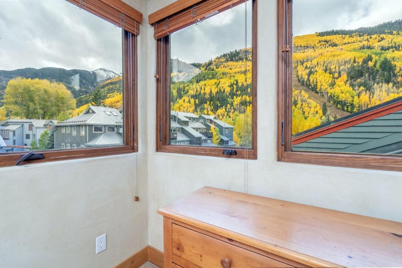 Life! Walk Or Shuttle To Lifts - Fireplace, Hot Tub Apartment *
