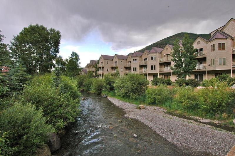 Riverfront, Blocks To - Mtn Views, Hot Tub At Viking 217 Apartment *