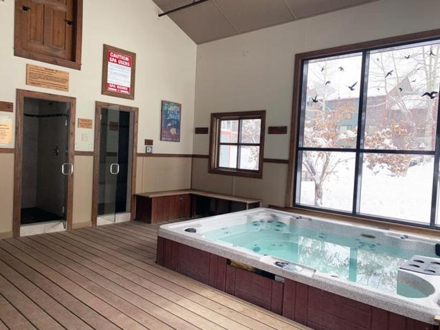 Apartment Life! Walk Or Shuttle To Lifts - Fireplace, Hot Tub *