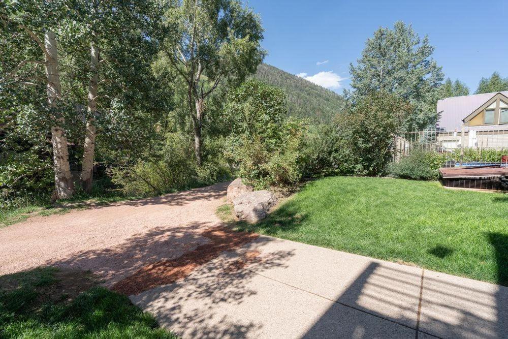 Riverfront, Blocks To - Mtn Views, Hot Tub At Viking 217