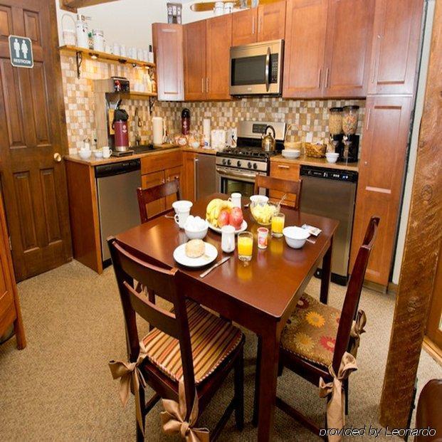 Manitou 11 By Alpine Hotel