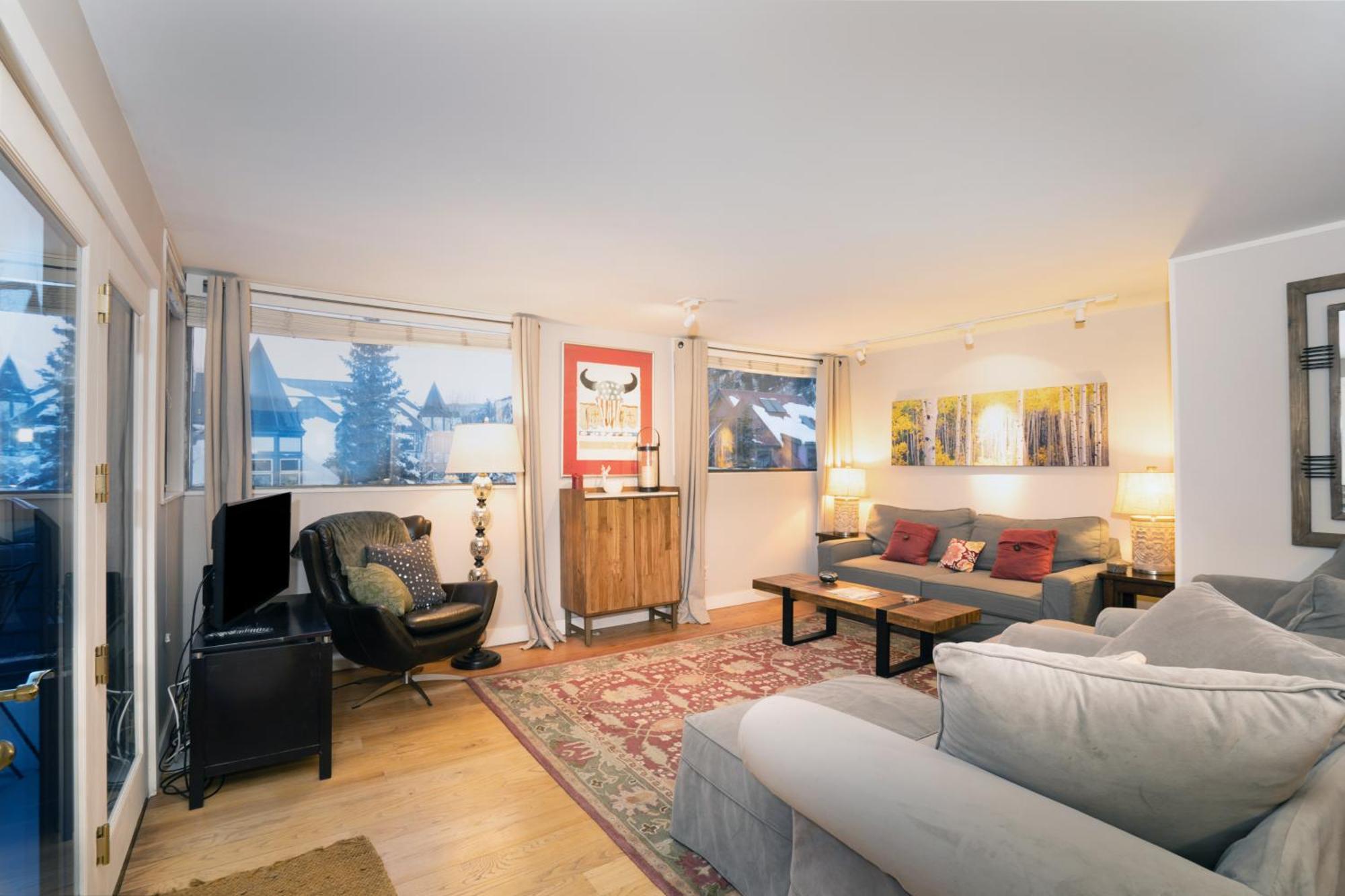 Renovated Close To Lift 7 And The Grocery Store Holiday home