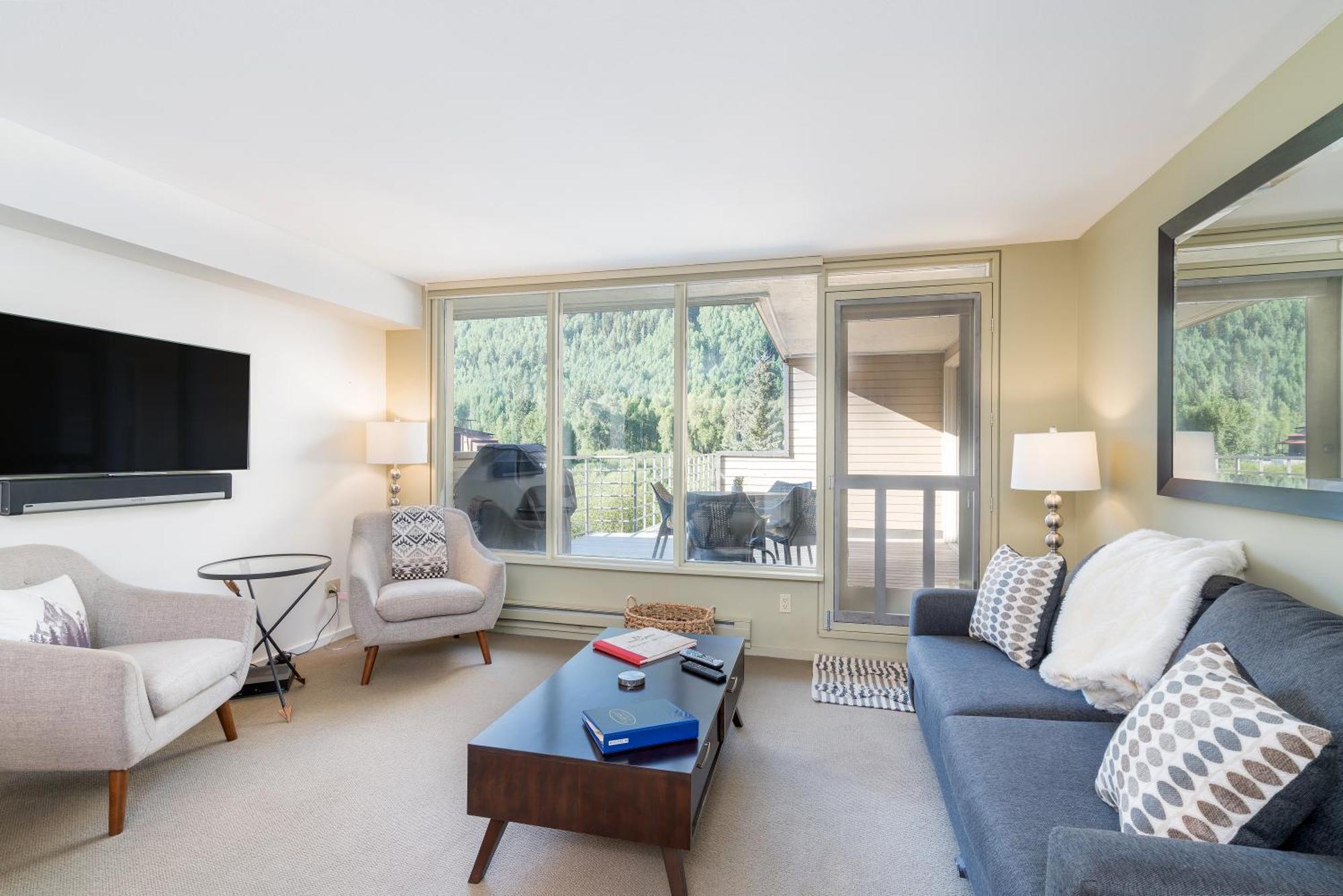 Deluxe Unit With Unbeatable Deck Views *