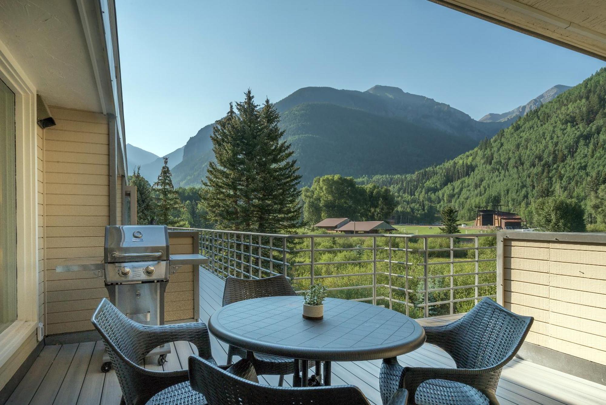 Deluxe Unit With Unbeatable Deck Views Holiday home Telluride