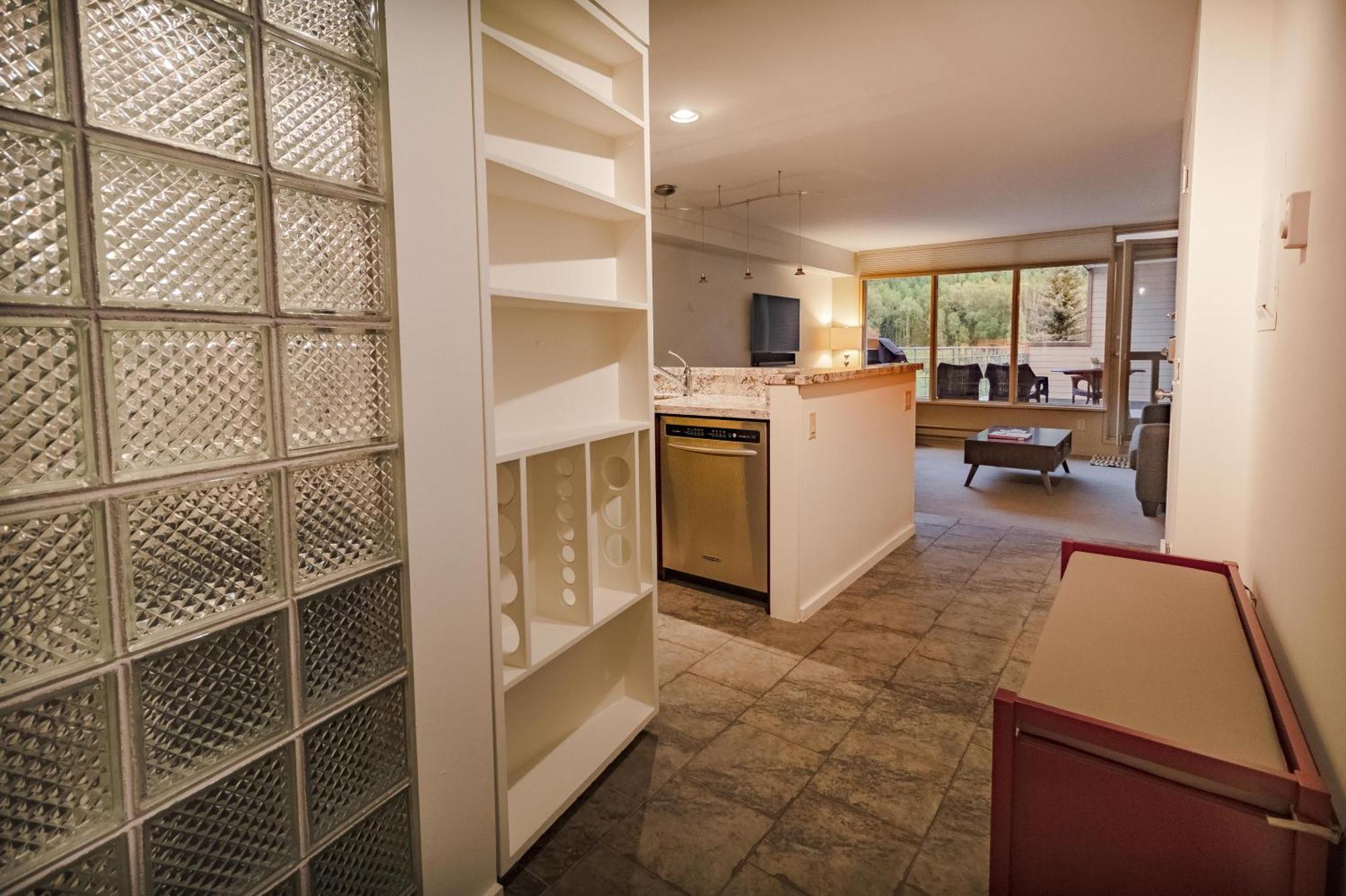 Deluxe Unit With Unbeatable Deck Views *