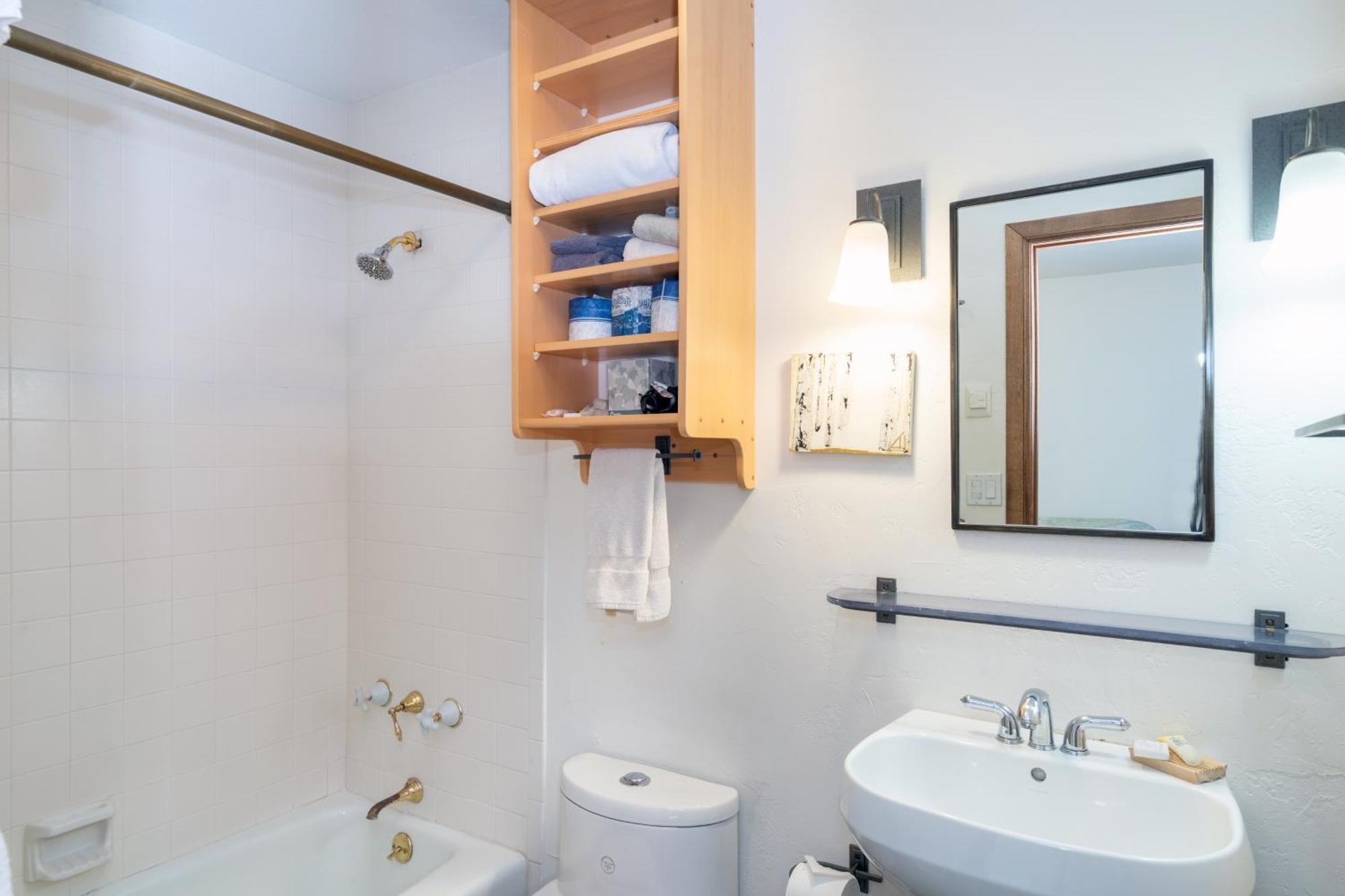 With Great Access And Heated Garage Holiday home *