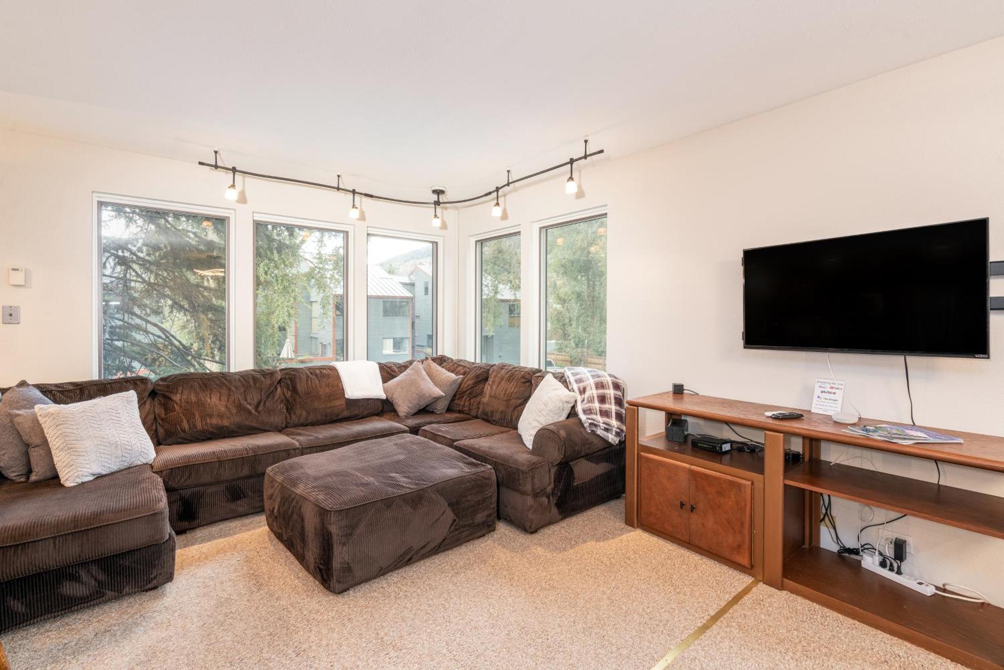 Holiday home South Facing Close To Access, Groceries, Shops And Restaurants