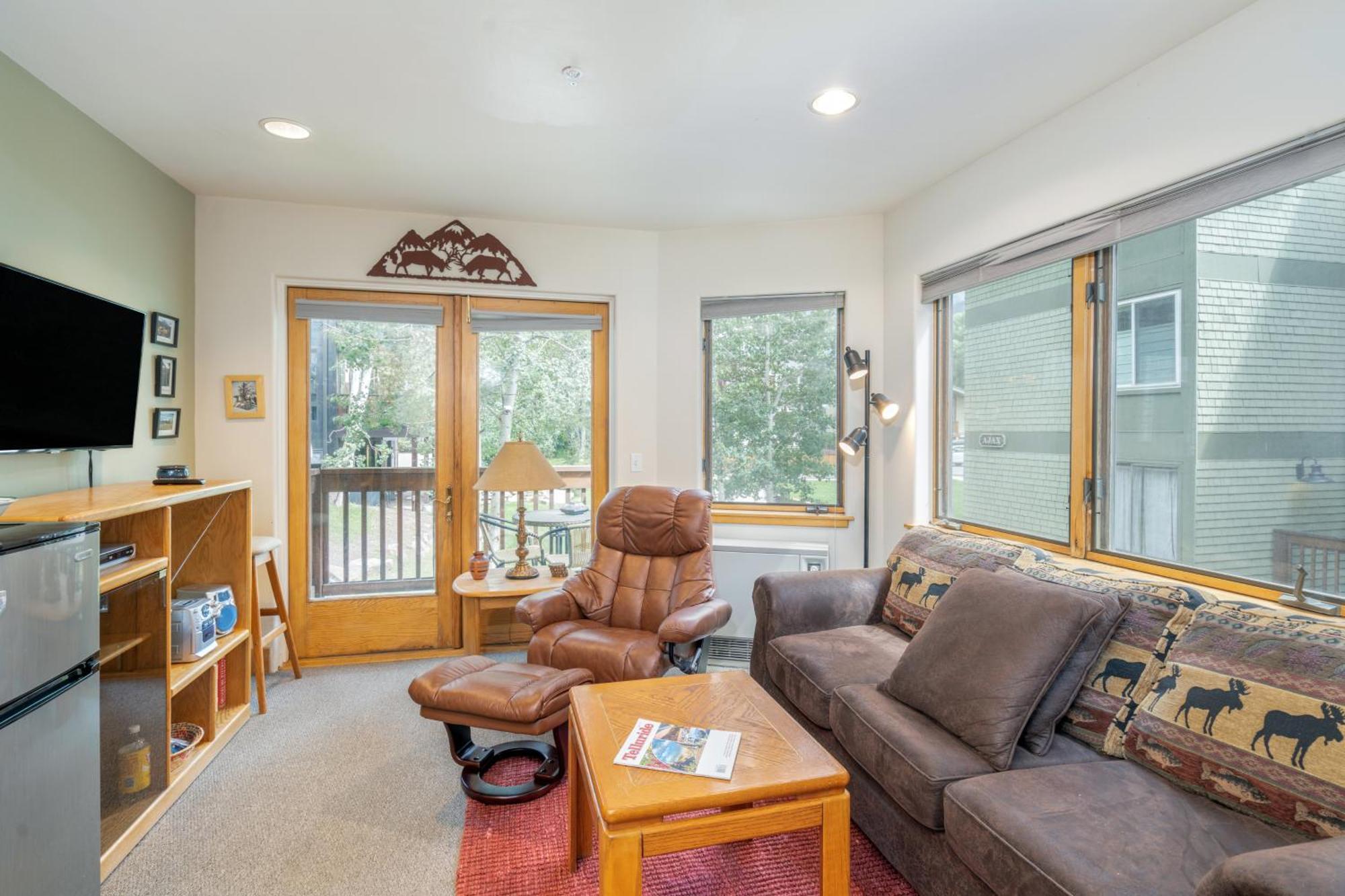 Cozy Tomboy With Private Deck *