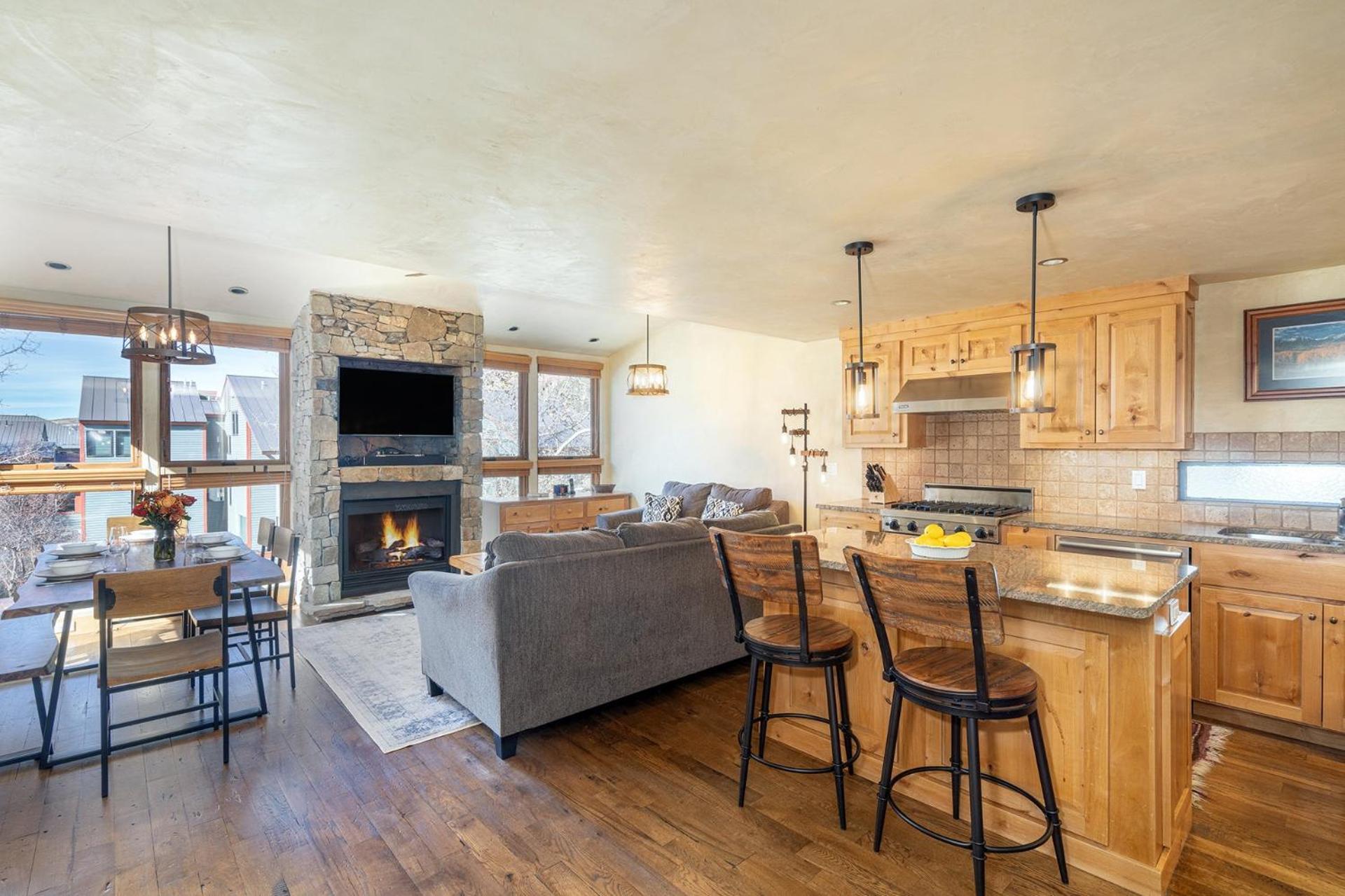 Life! Walk Or Shuttle To Lifts - Fireplace, Hot Tub Telluride