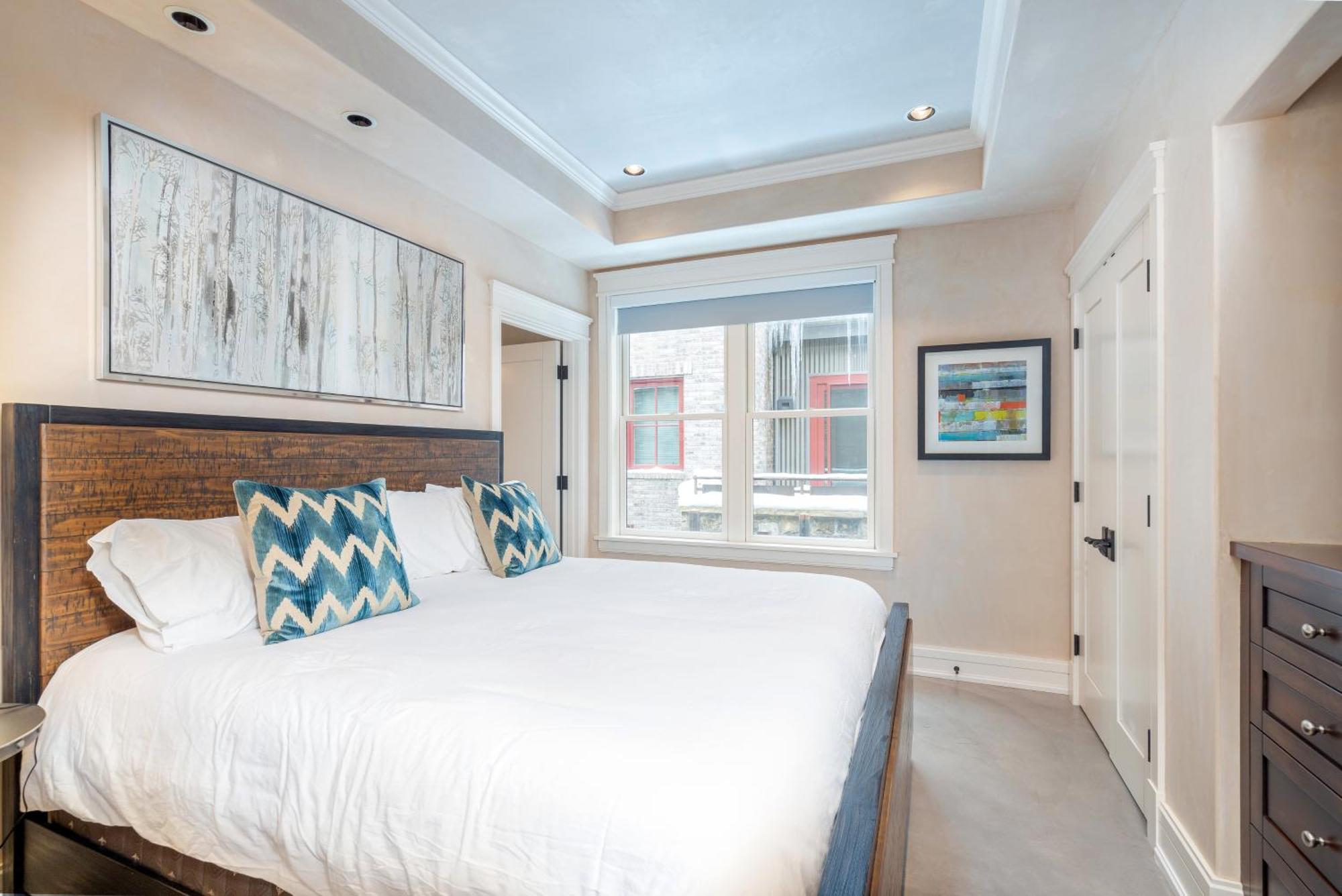 Element 52, Collection