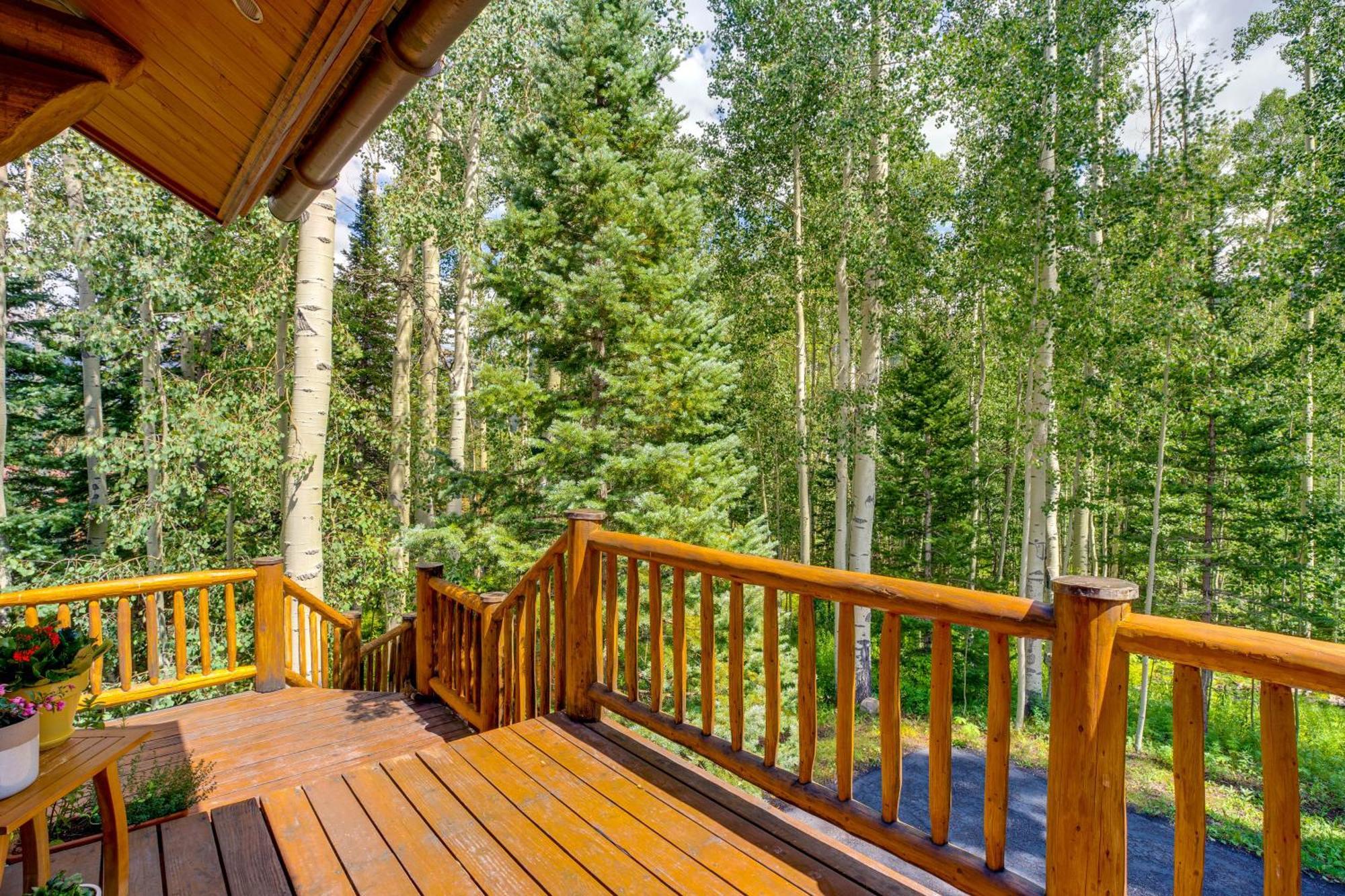 Ski-inandski-out With Deck And Hot Tub! Holiday home