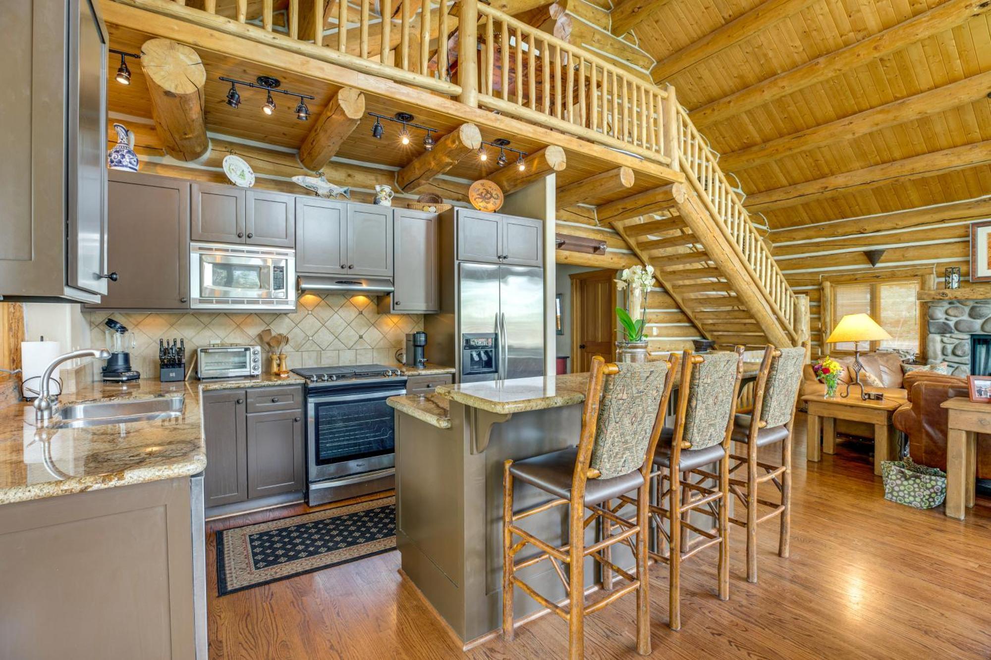 Ski-inandski-out With Deck And Hot Tub! *