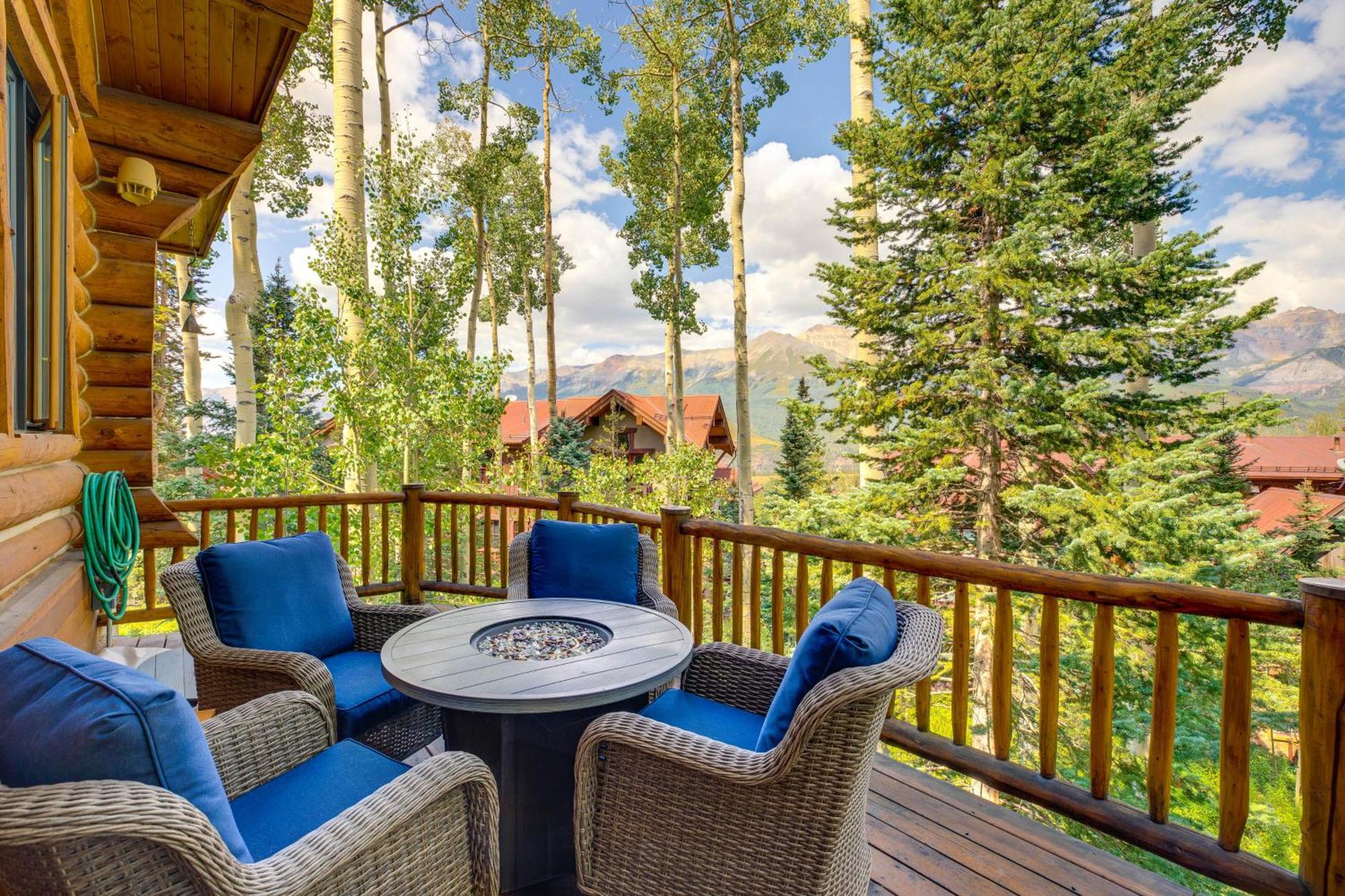 Ski-inandski-out With Deck And Hot Tub!