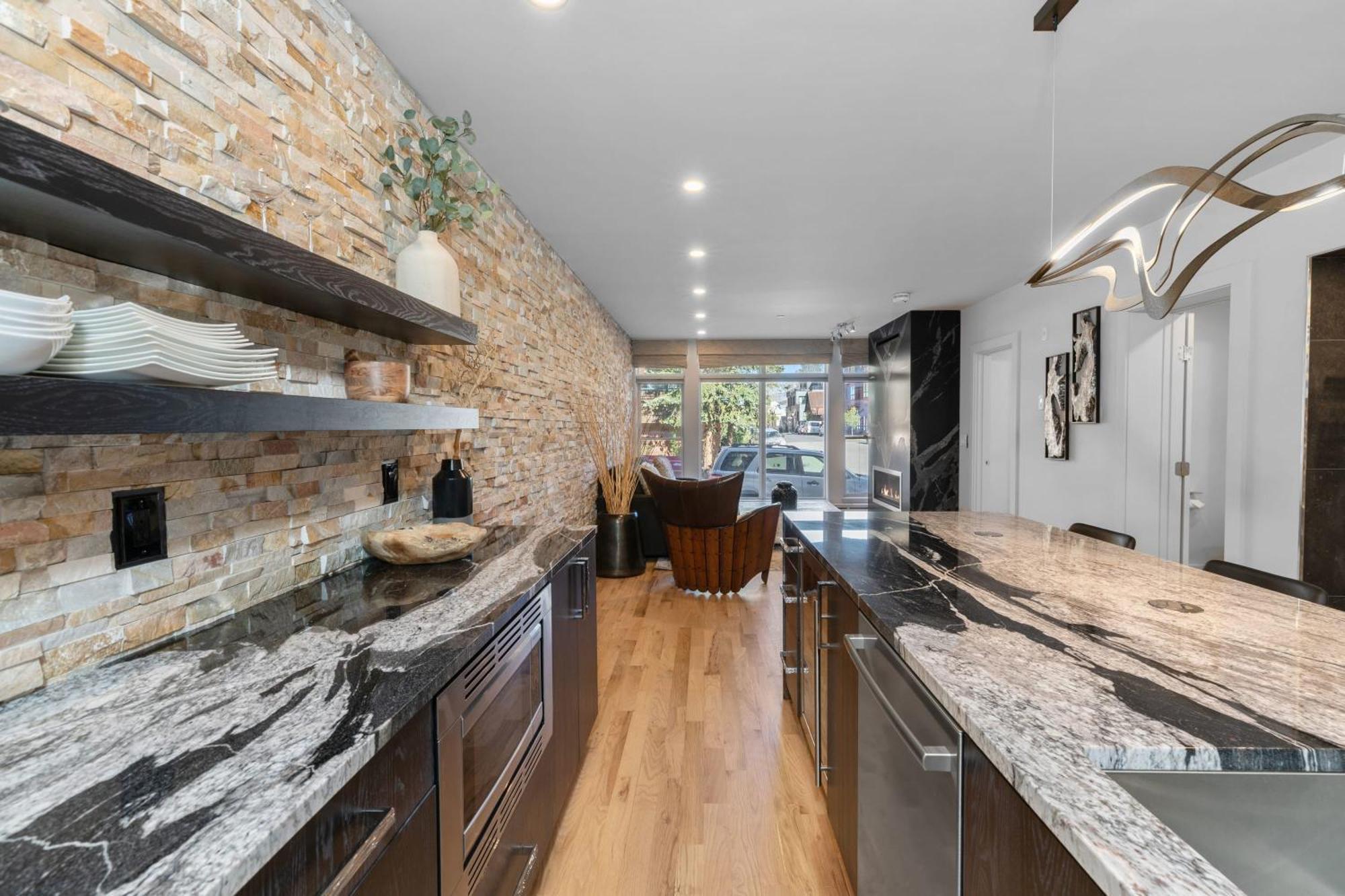 Holiday home Luxurious1br In Town And Steps To The Gondola