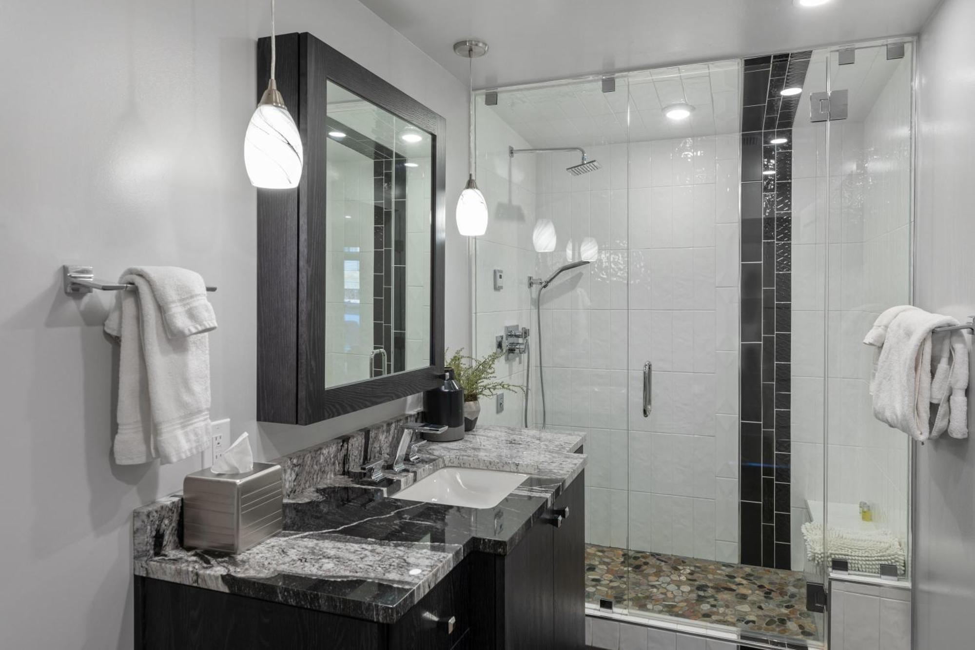 Holiday home Luxurious1br In Town And Steps To The Gondola *