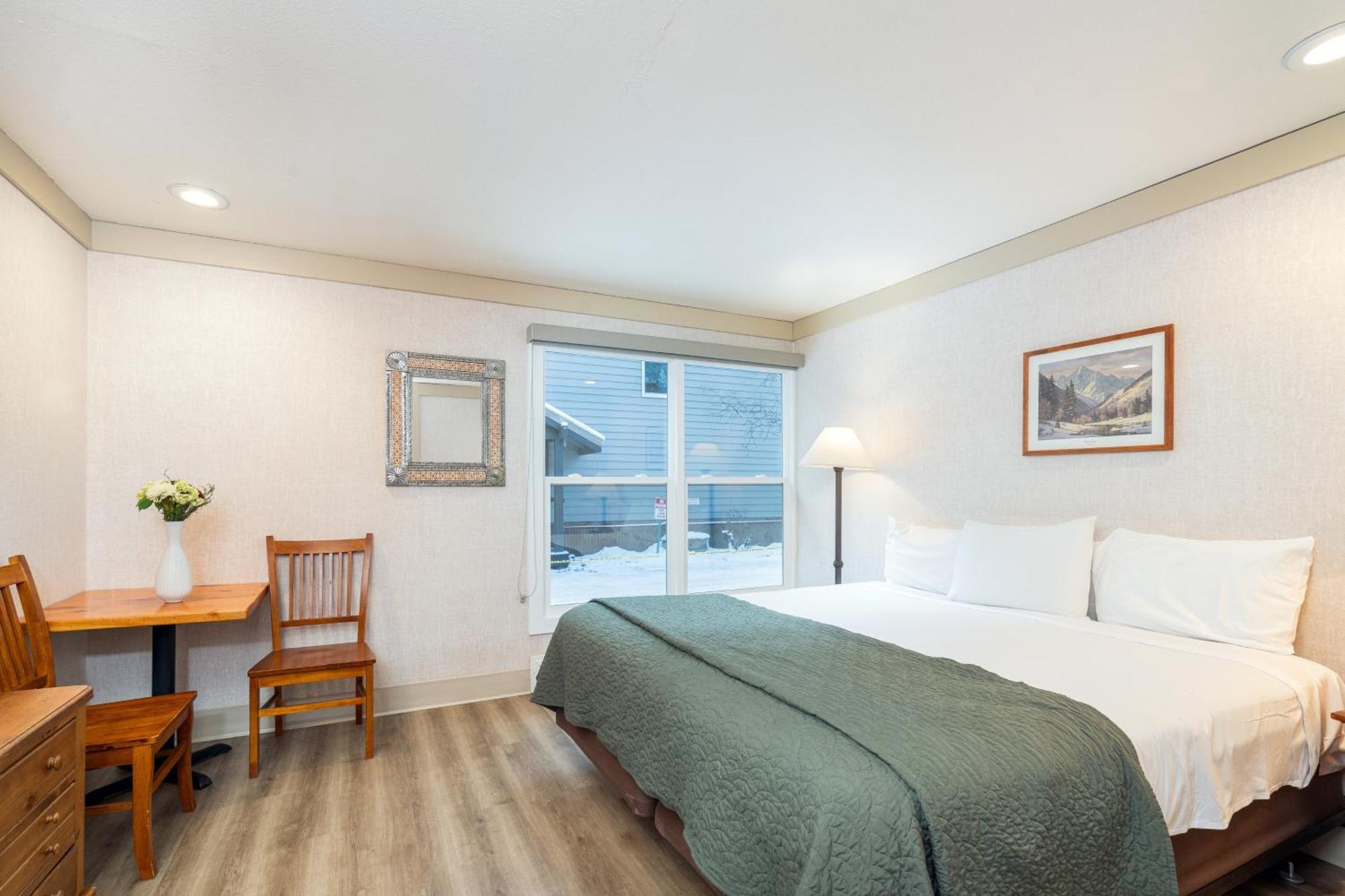 Standard Double Room * Telluride