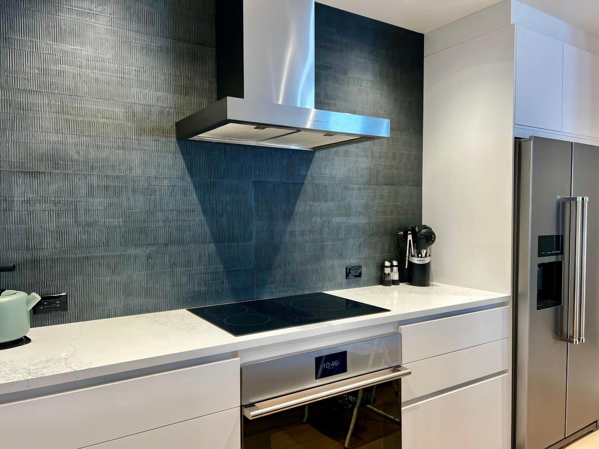Sunny Condo, Box Canyon Views, Pool & Hot Tub Telluride