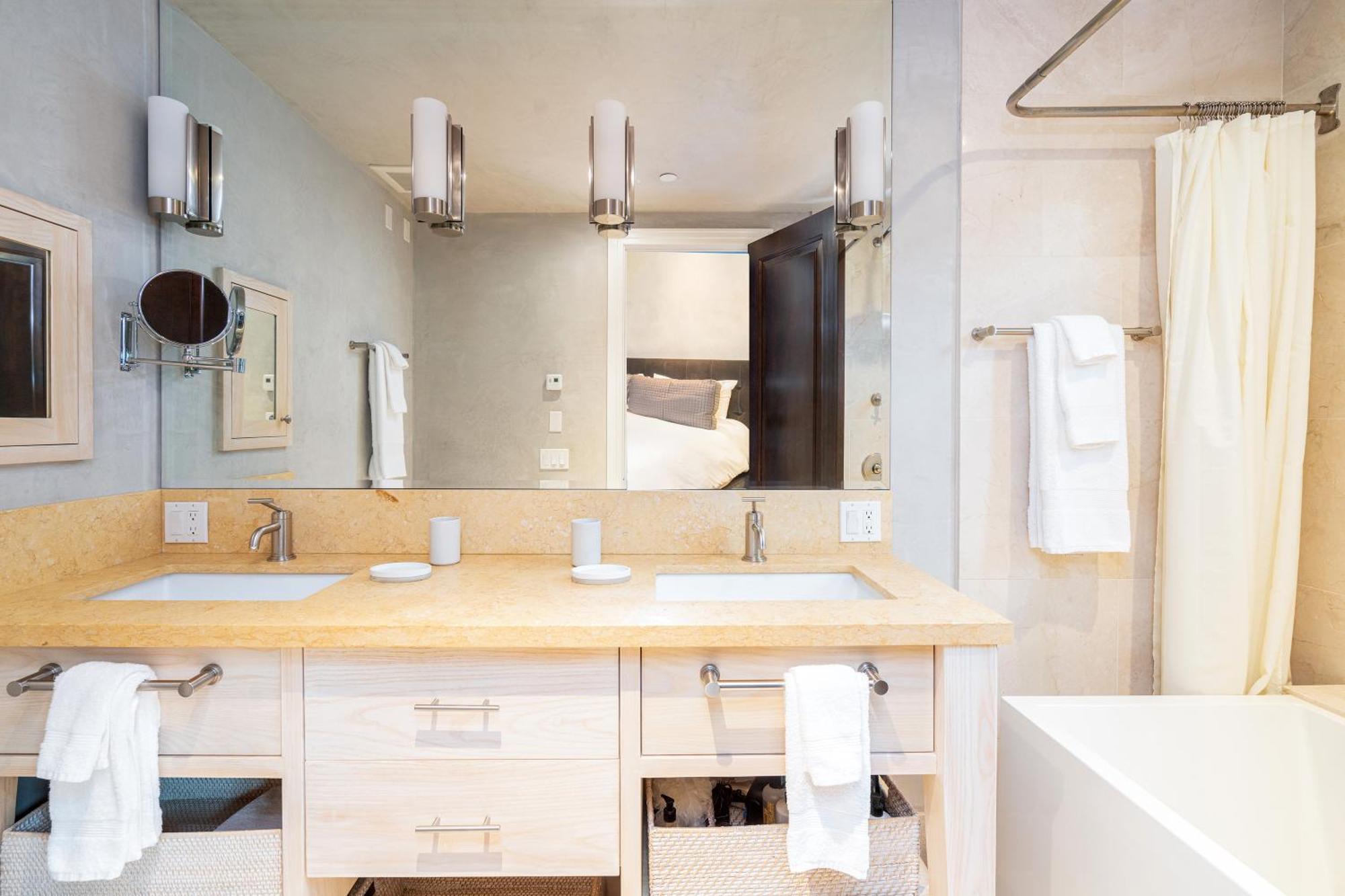 Modern Willow By Exceptional Apartment *