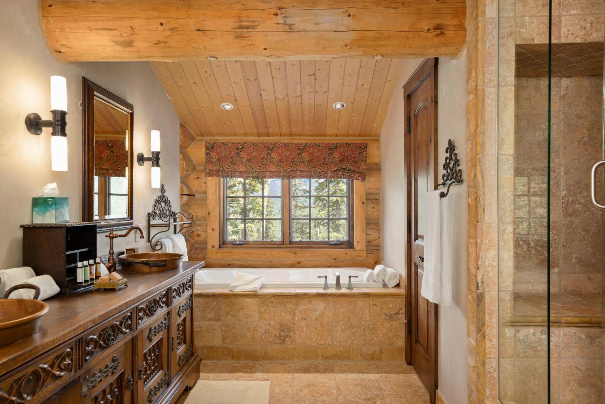 Hilltop Hideaway By Exceptional Chalet