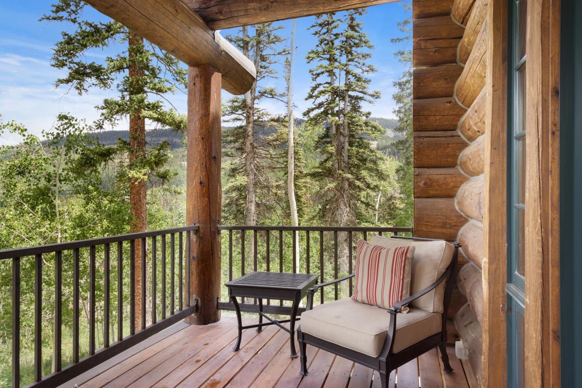 Hilltop Hideaway By Exceptional Chalet