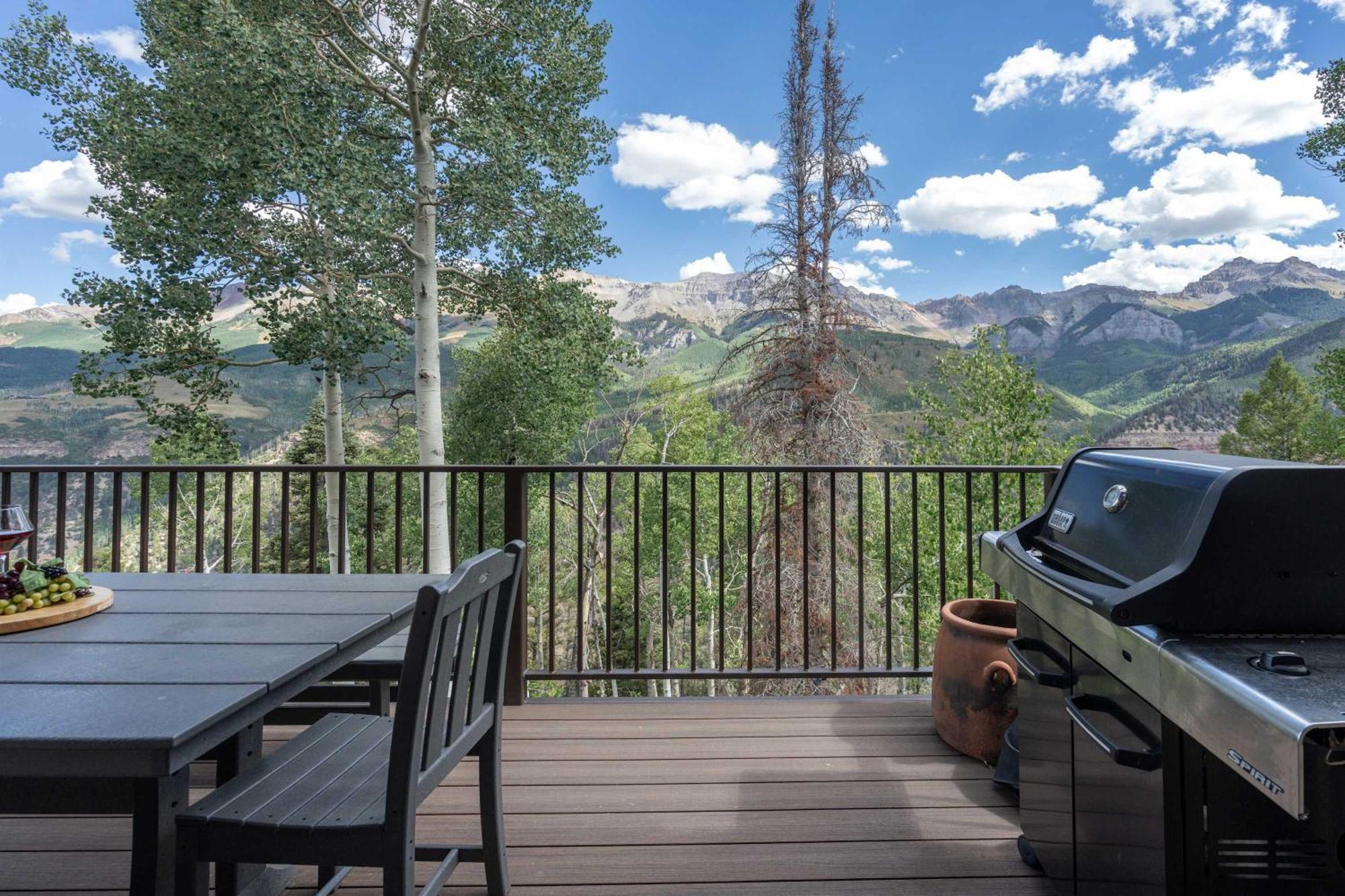 Holiday home Crystal Ridge Retreat Hot Tub Walk To Lifts *