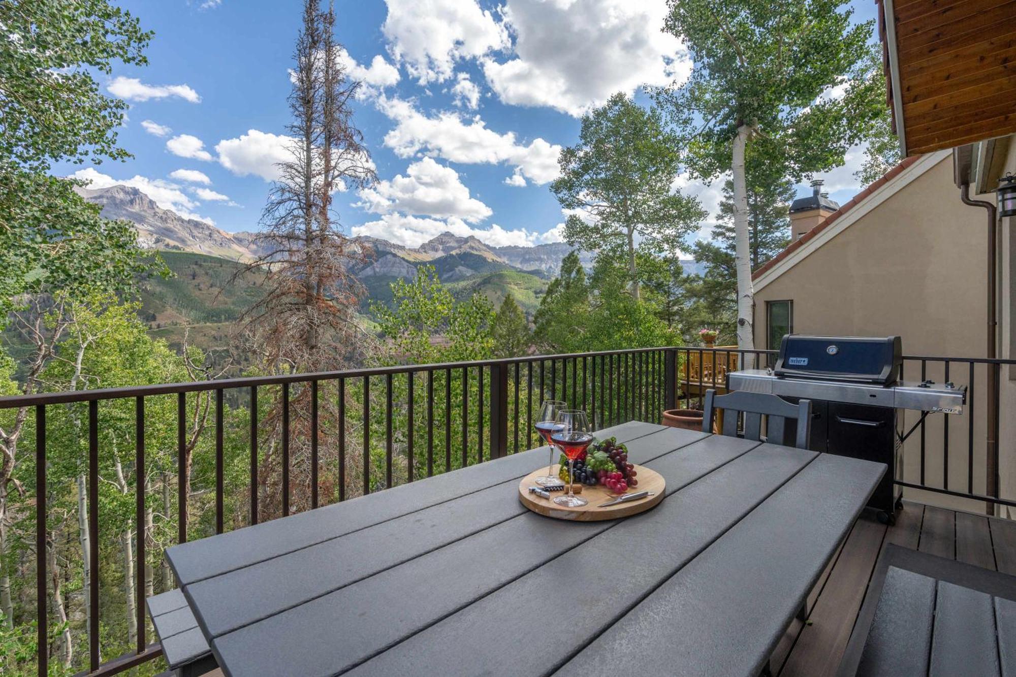 Holiday home Crystal Ridge Retreat Hot Tub Walk To Lifts *