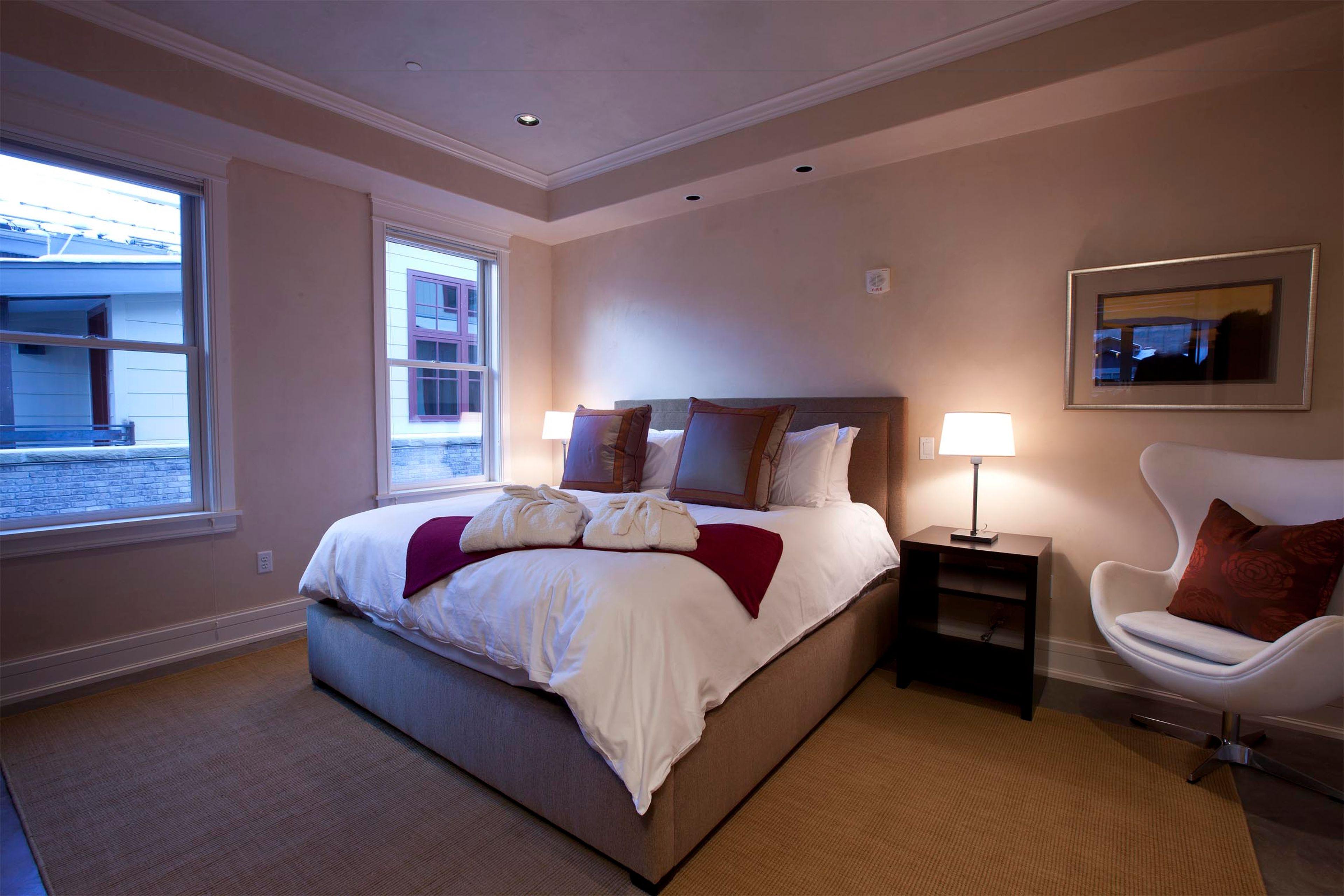 Element 52, Collection