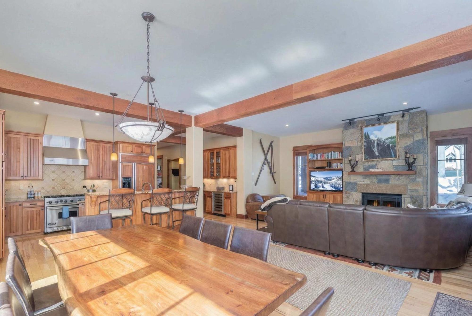 Ski-in Ski-out 4br W- Deck, Hot Tub, & Crib Telluride