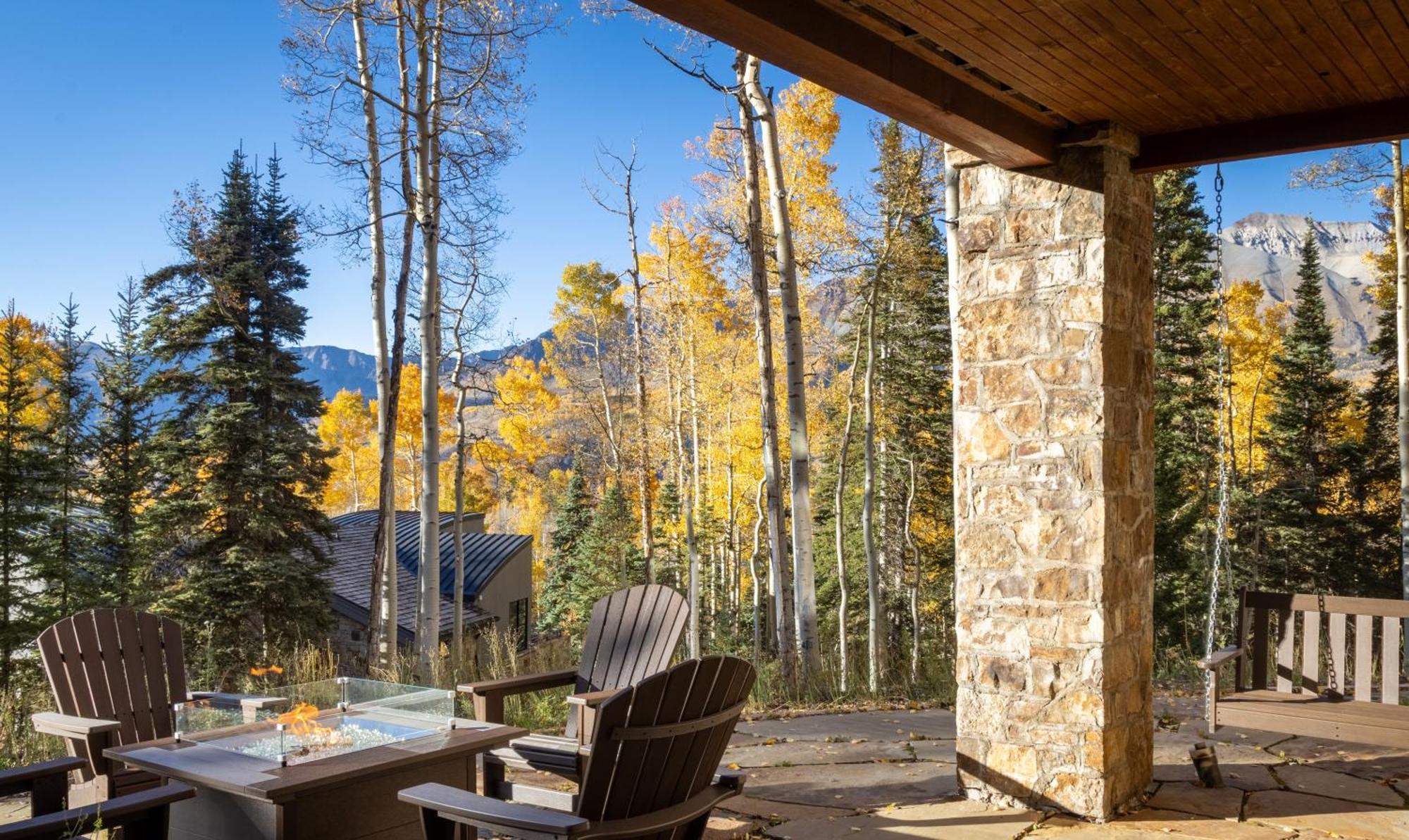 Bear - Modern Log At Easy Ski-in-out Location Villa *