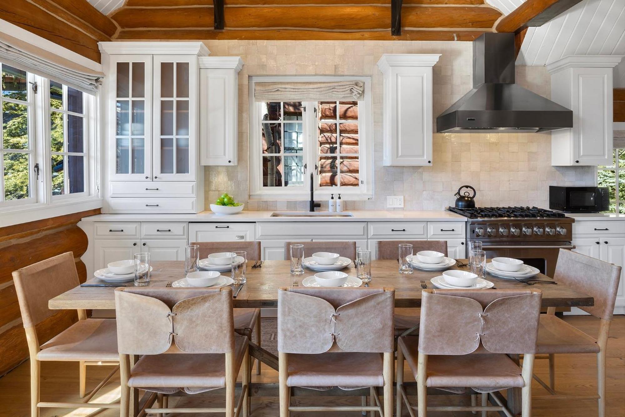 New! Chic European Style Cabin, Short Walk To