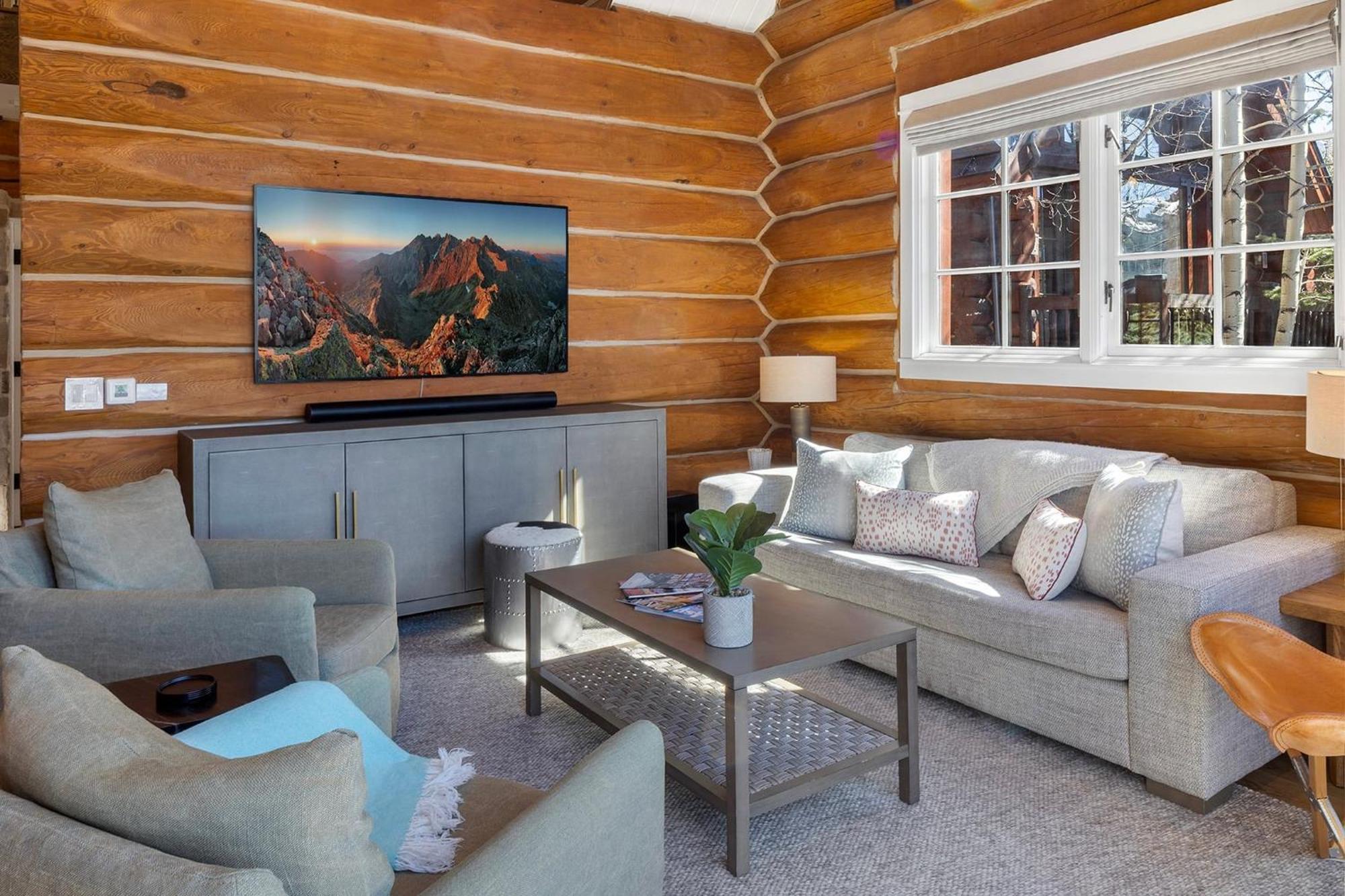 Holiday home New! Chic European Style Cabin, Short Walk To *