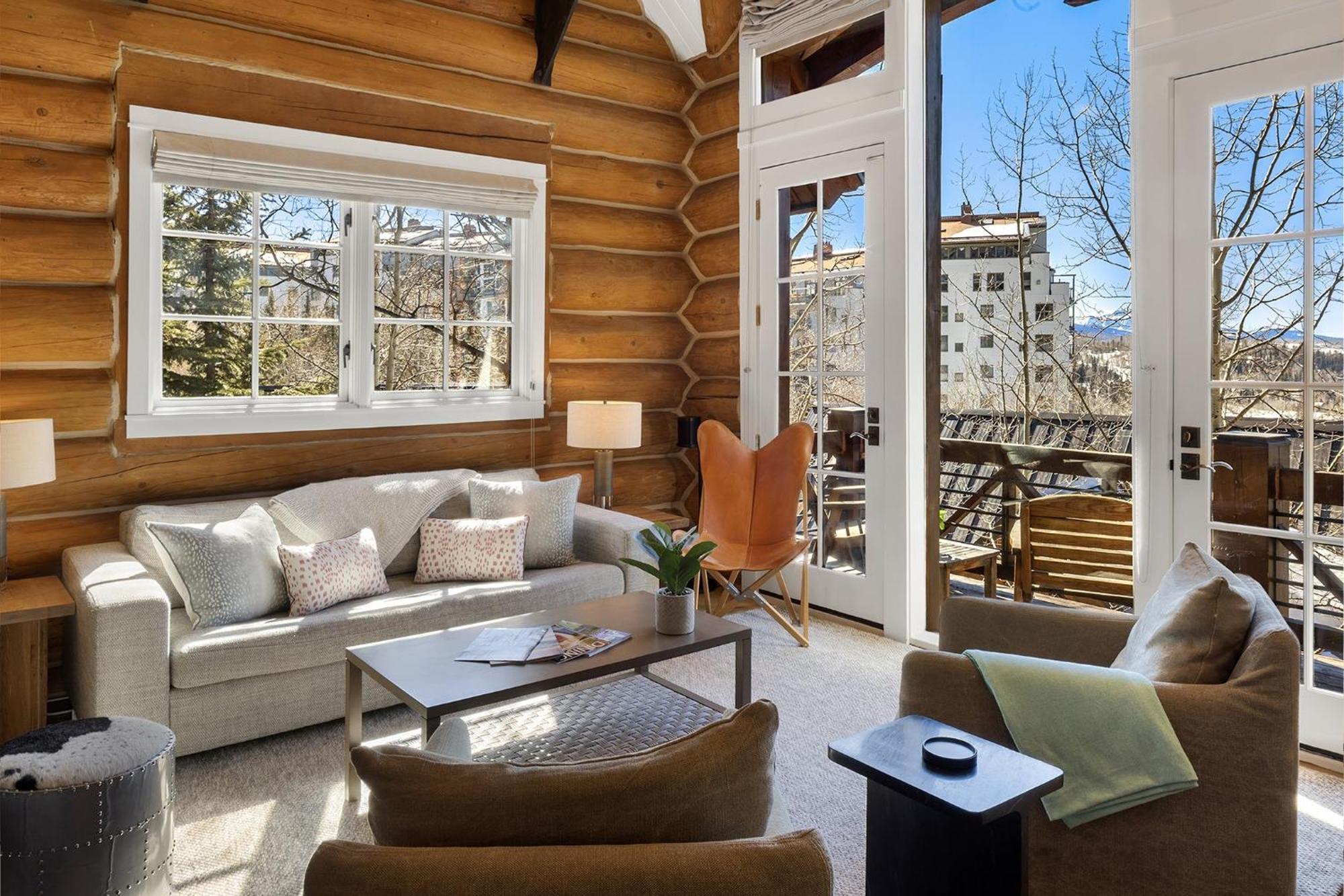 Holiday home New! Chic European Style Cabin, Short Walk To *