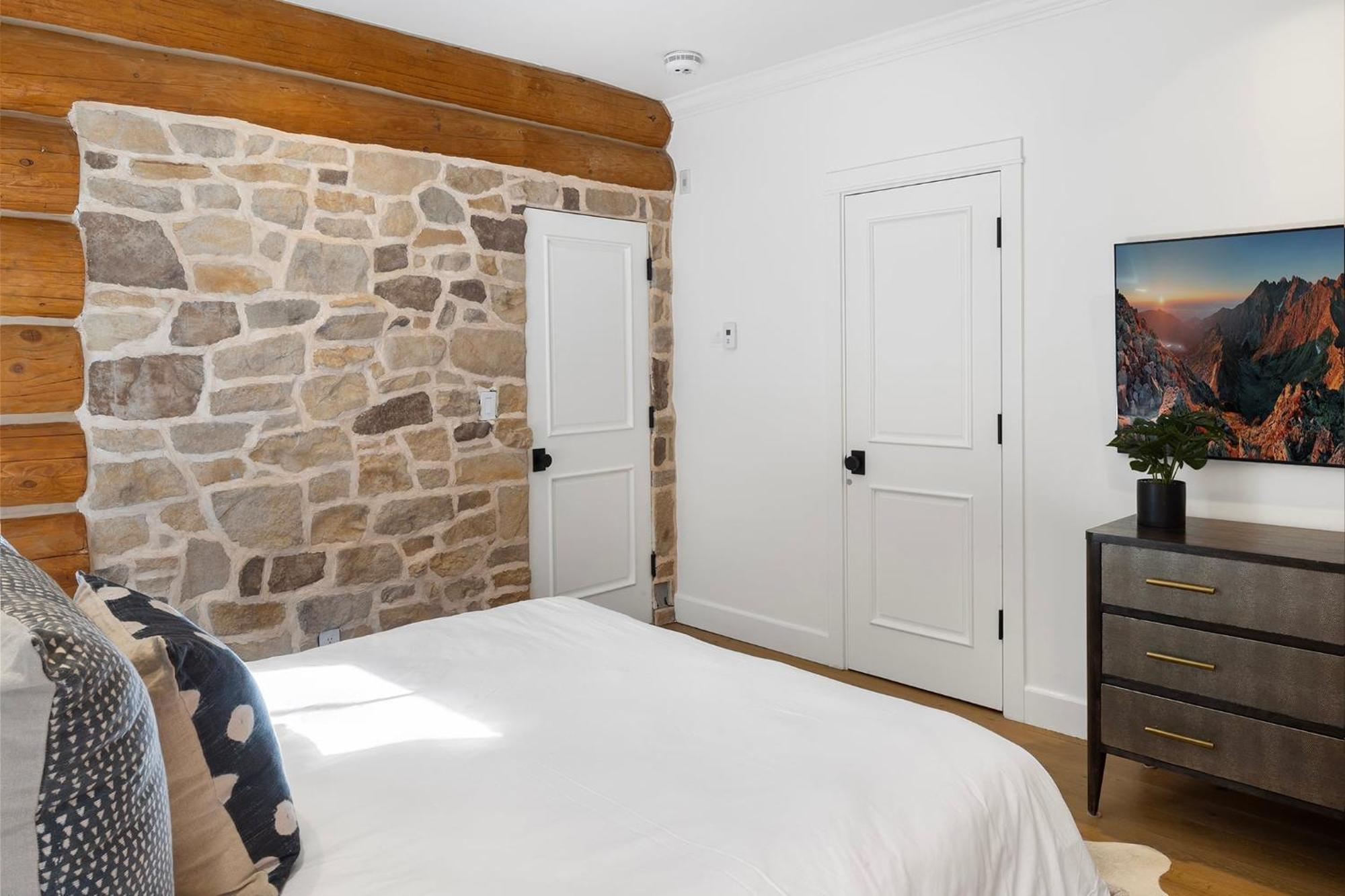 New! Chic European Style Cabin, Short Walk To Telluride