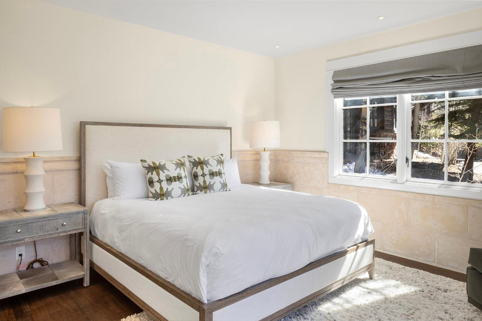 New! Chic European Style Cabin, Short Walk To Telluride