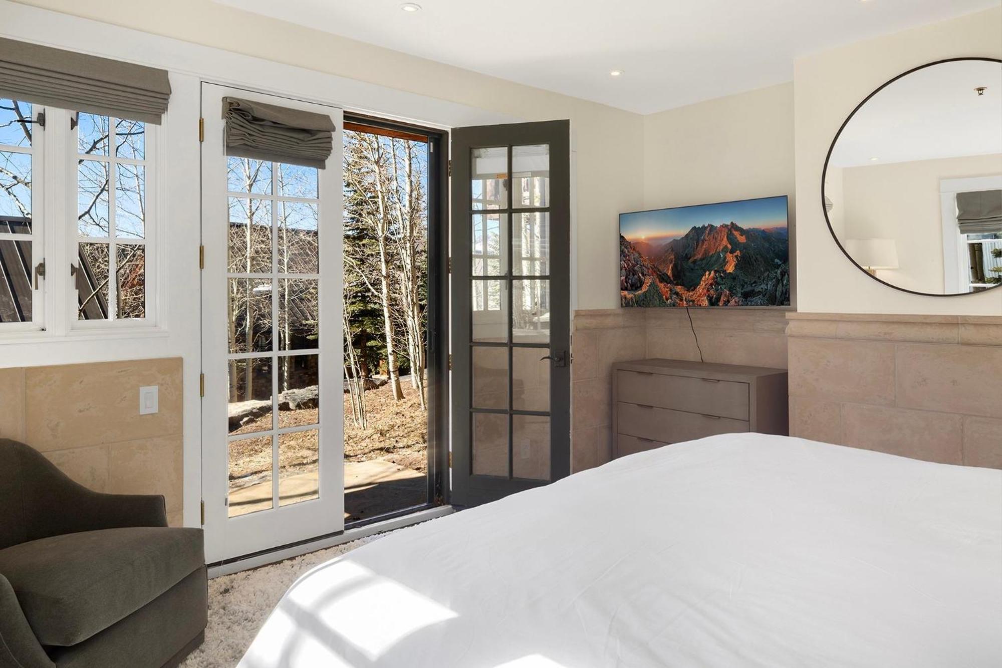 New! Chic European Style Cabin, Short Walk To Holiday home Telluride