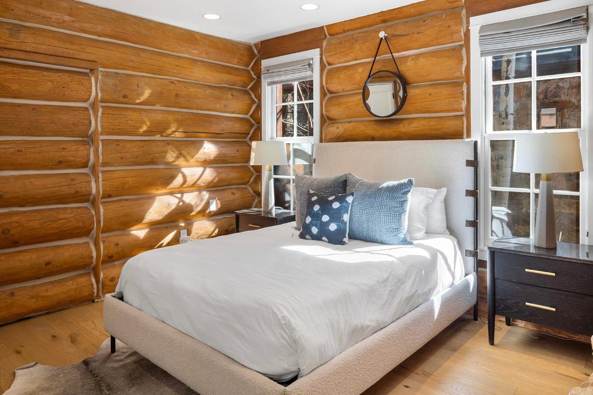 New! Chic European Style Cabin, Short Walk To Telluride