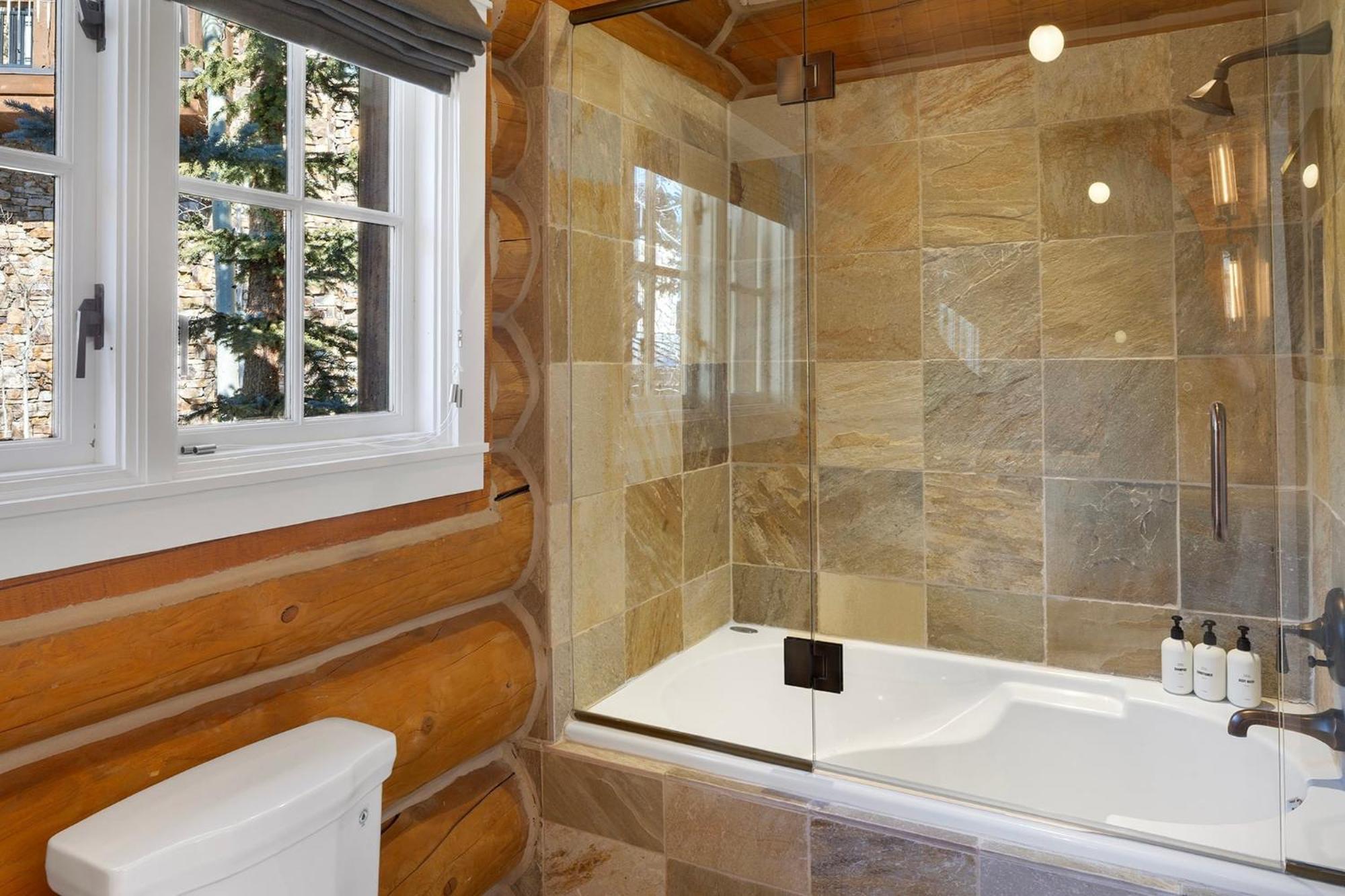 New! Chic European Style Cabin, Short Walk To * Telluride